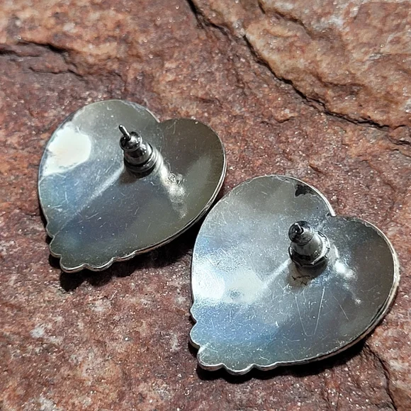 Vintage Western Floral Ornate Heart Earrings. - Picture 3 of 7